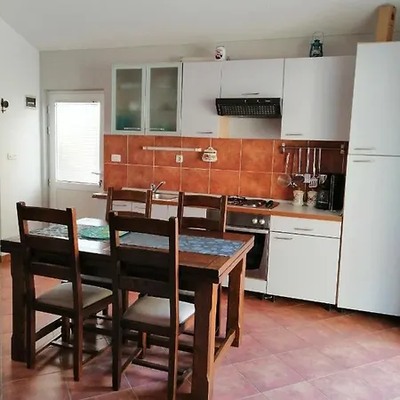 Dzoni Apartment Split